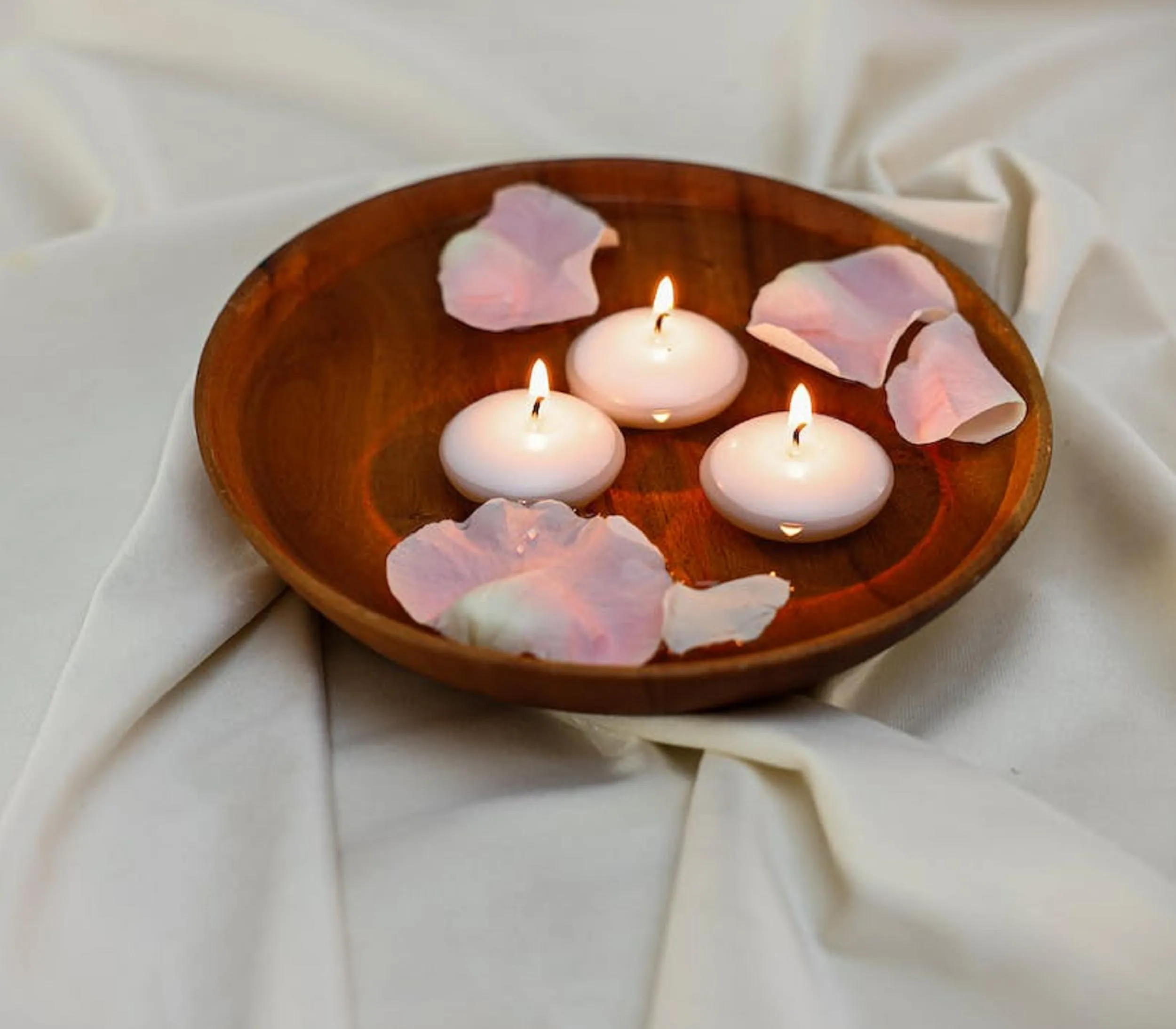 FYUGO White Nuggets Floating Candles, Unscented Dripless Floating Tealight Mini Discs Ideal for Weddings, Home Decor Relaxation, Spa. Smokeless Cotton Wick(Pack of 40)